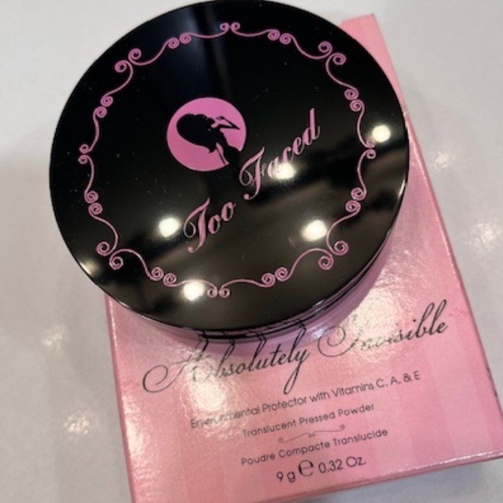 Too Faced Absolutely Invisible Translucent Pressed Powder - Picture 2 of 5